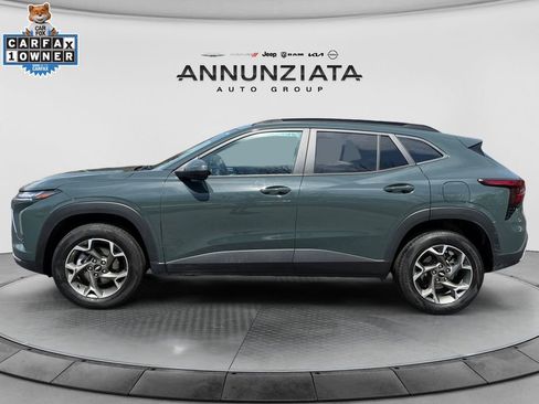 Used 2025 Chevrolet Trax LT image 2