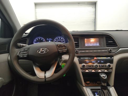 Used 2020 Hyundai Elantra SE FWD image 22