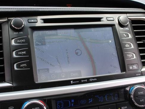 Used 2016 Toyota Highlander XLE FWD image 4