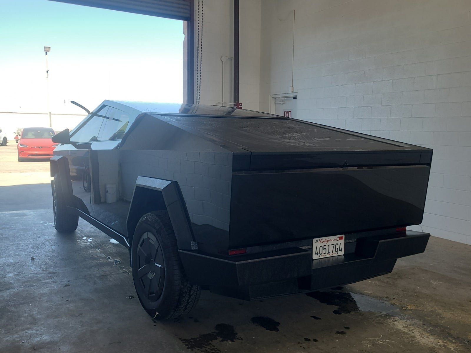 Used 2025 Tesla Cybertruck AWD Crew Cab image 8