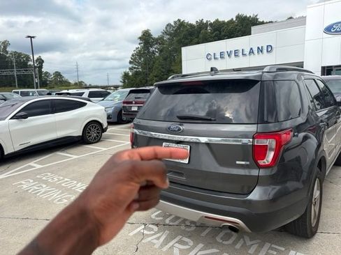 Used 2017 Ford Explorer XLT AWD/4WD image 13