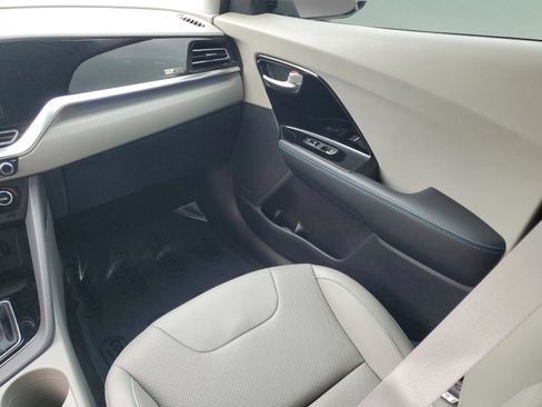 Used 2021 Kia Niro EX Premium image 13