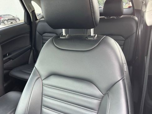 Used 2019 Ford Edge SEL w/ Equipment Group 201A FWD image 11