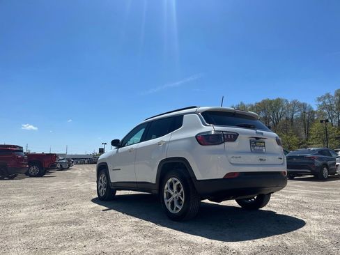 Used 2024 Jeep Compass Latitude AWD/4WD image 10