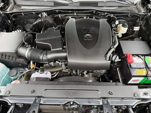 Used 2020 Toyota Tacoma SR5 RWD image 21