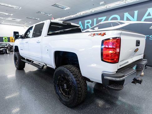 Used 2019 Chevrolet Silverado 2500 LT AWD/4WD image 9