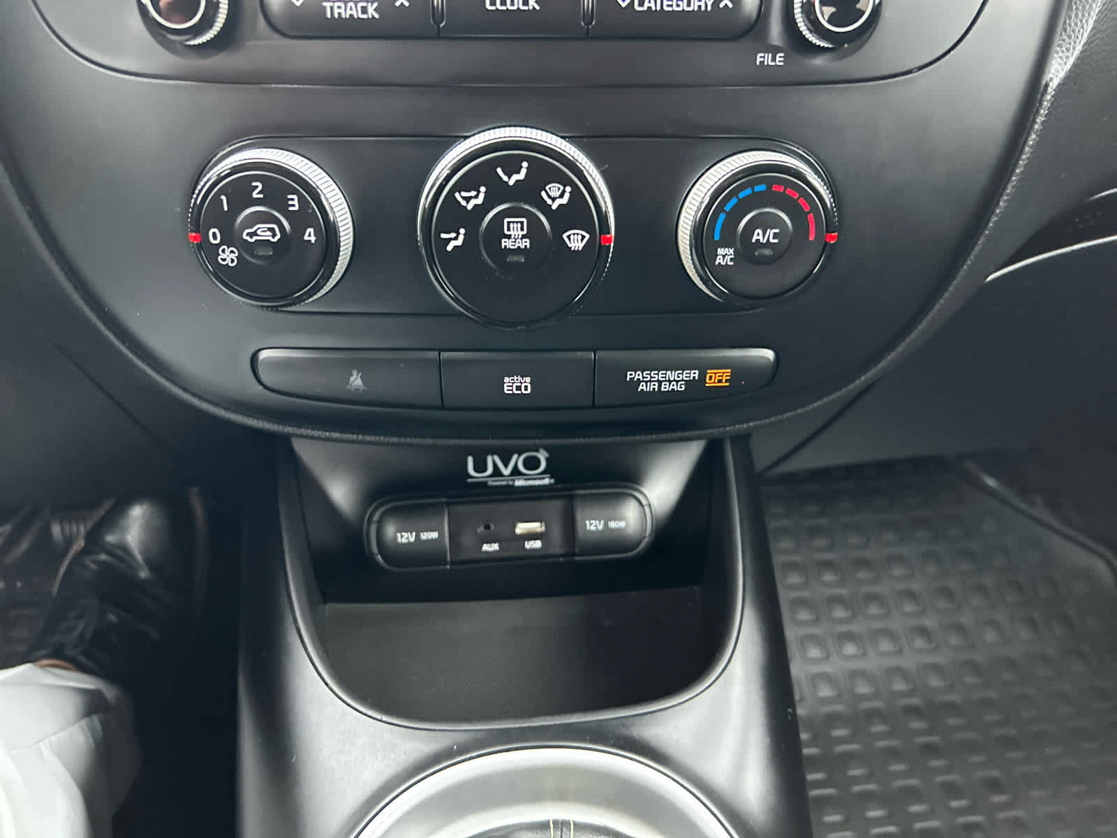 Used 2015 Kia Soul + FWD image 18