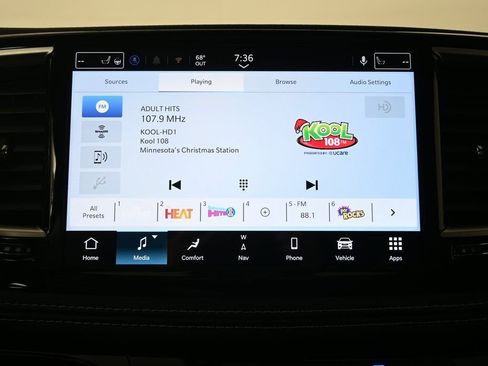 New 2026 Chrysler Pacifica Limited w/ S Appearance Package AWD/4WD image 28