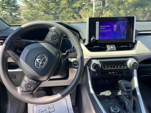 Used 2024 Toyota RAV4 XLE image 7