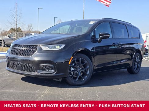 New 2026 Chrysler Pacifica Limited w/ S Appearance Package image 3