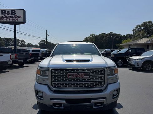 Used 2019 GMC Sierra 2500 Denali w/ Duramax Plus Package AWD/4WD image 2