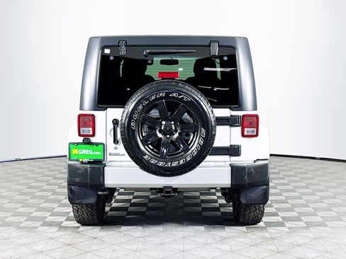 Used 2017 Jeep Wrangler Unlimited Sahara w/ Dual Top Group image 8