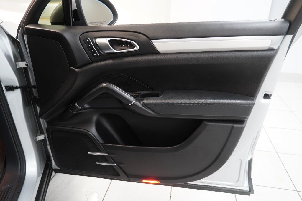 Used 2012 Porsche Cayenne AWD/4WD image 33
