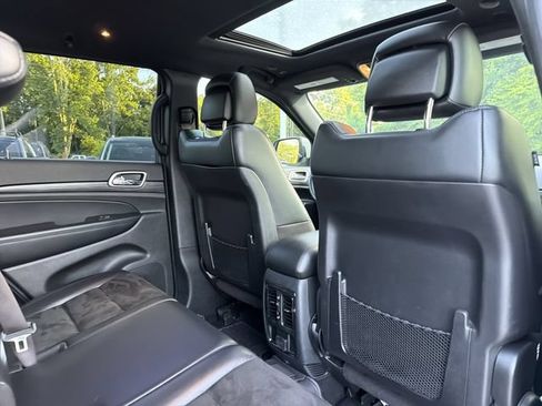 Used 2019 Jeep Grand Cherokee Altitude AWD/4WD image 17