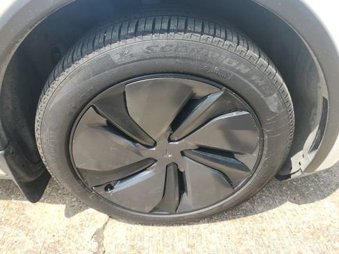 Used 2026 Tesla Model Y Long Range AWD/4WD image 11