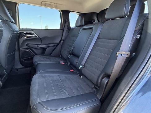 Used 2025 Mitsubishi Outlander SE image 27