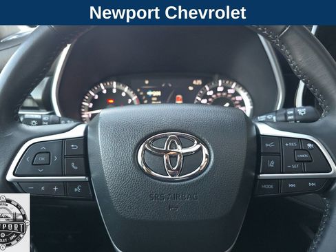 Used 2022 Toyota Highlander XLE image 26