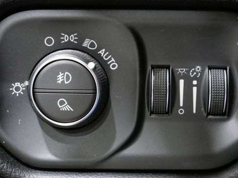 Used 2022 RAM 1500 Laramie AWD/4WD image 14