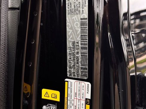 Used 2023 Jeep Gladiator Mojave AWD/4WD image 26