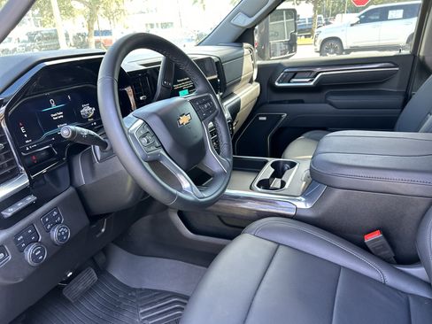 Used 2025 Chevrolet Silverado 2500 LTZ w/ LTZ Convenience Package image 14