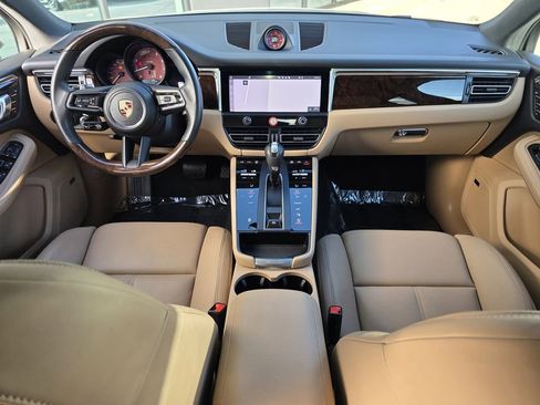 Used 2025 Porsche Macan image 24