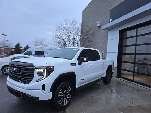 Used 2025 GMC Sierra 1500 AT4 w/ AT4 Premium Package AWD/4WD image 2