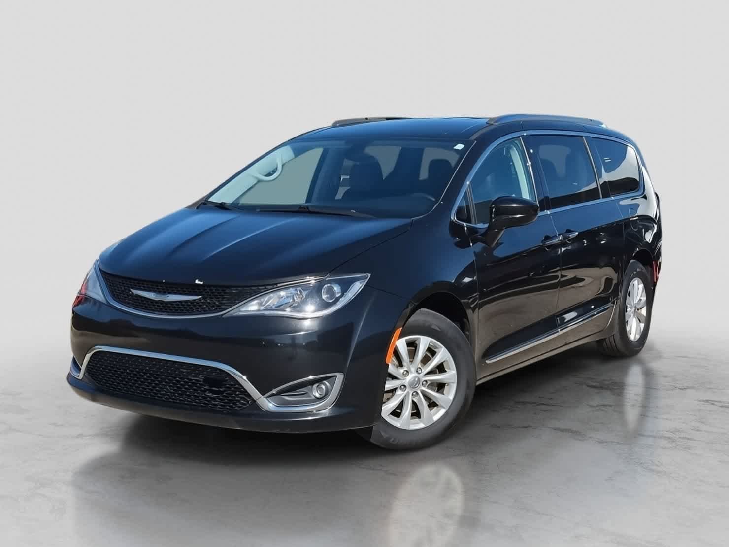 Used 2018 Chrysler Pacifica Touring-L Plus FWD image 1