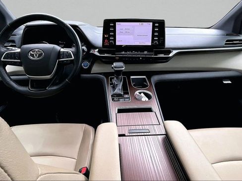 Used 2021 Toyota Sienna XLE FWD image 8
