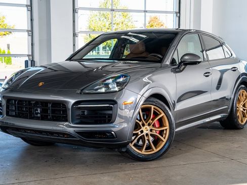 Used 2023 Porsche Cayenne GTS image 2