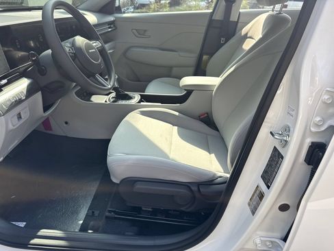 Used 2026 Hyundai Kona SE FWD image 9