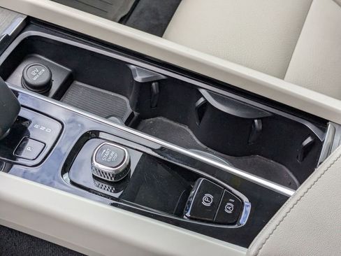 Used 2025 Volvo V60 B5 Cross Country Plus image 25