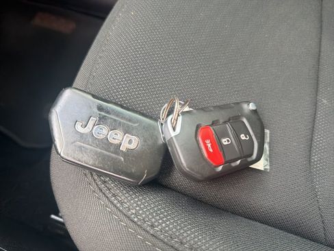 Used 2020 Jeep Wrangler Sport image 28