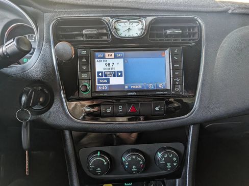 Used 2012 Chrysler 200 S FWD image 14