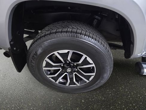 Used 2020 Toyota Tacoma 2WD Double Cab image 32