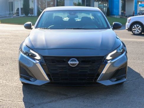 Used 2024 Nissan Altima 2.5 SV image 2