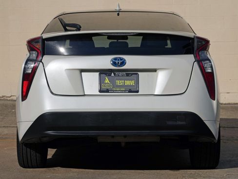 Used 2017 Toyota Prius Three Touring w/ Carpet Mat Package FWD image 10
