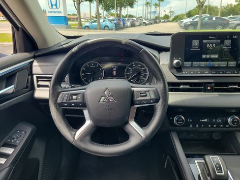 Used 2024 Mitsubishi Outlander SE AWD/4WD image 19