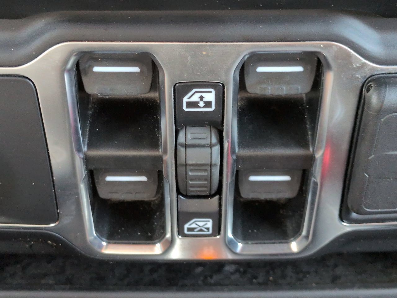 Used 2021 Jeep Wrangler Unlimited Sahara AWD/4WD image 25