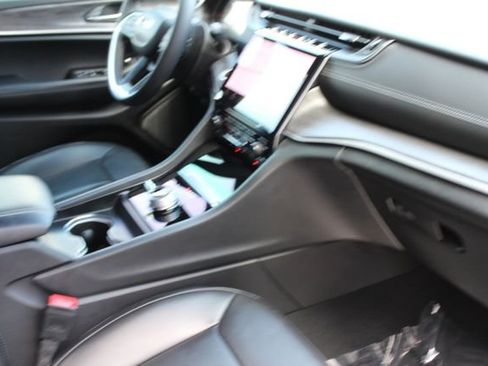 Used 2025 Jeep Grand Cherokee L Limited w/ Black Appearance Package image 26