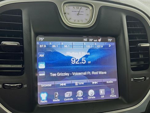 Used 2016 Chrysler 300 Limited image 14