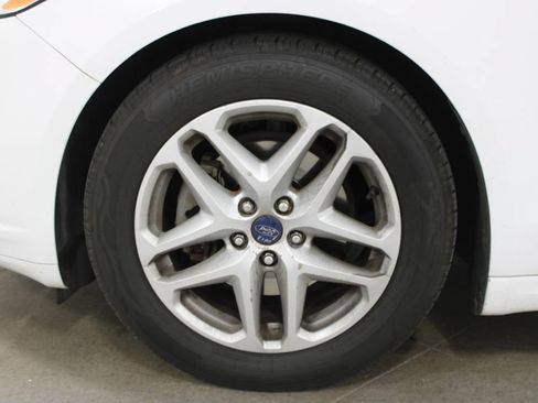 Used 2015 Ford Fusion SE FWD image 33