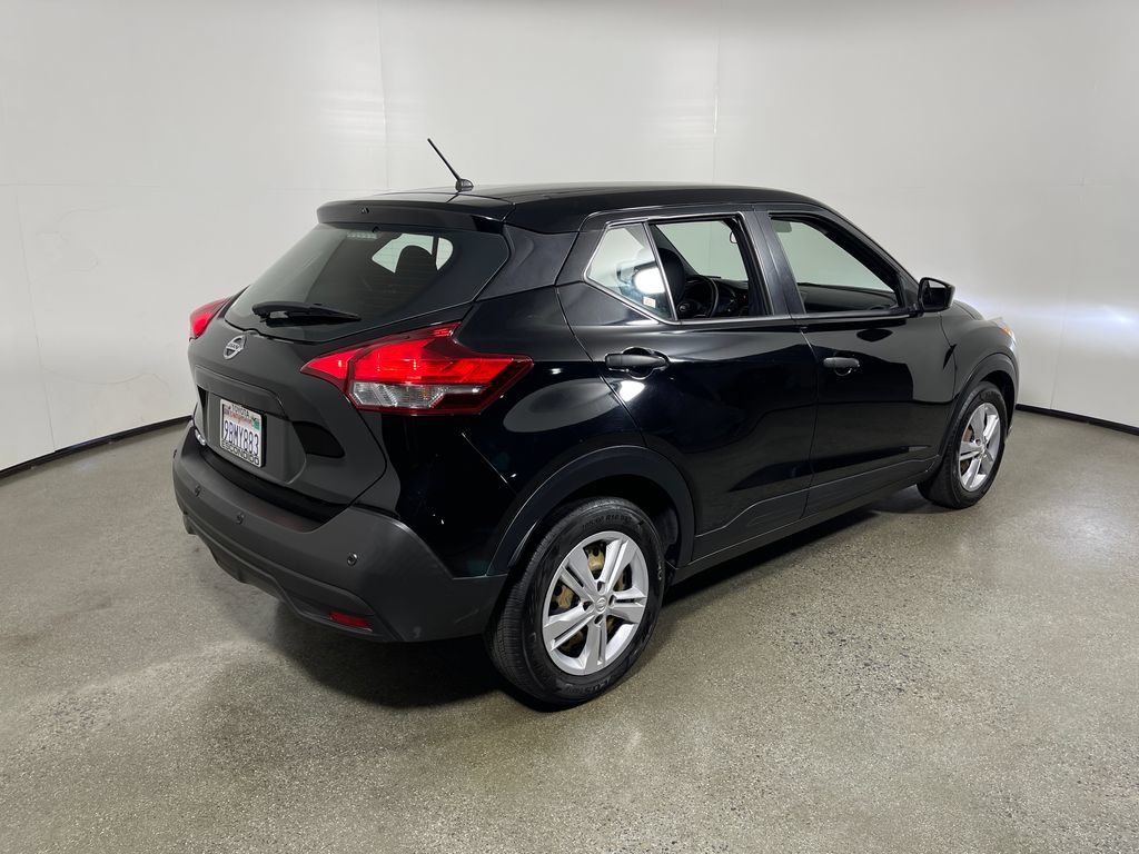 Used 2020 Nissan Kicks S FWD image 3
