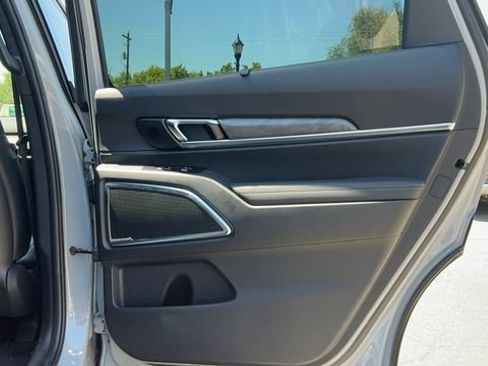 Certified 2025 Kia Telluride SX Prestige X-Line AWD/4WD image 16