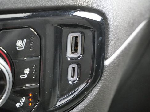 Used 2025 Chevrolet Silverado 2500 ZR2 w/ Technology Package image 44