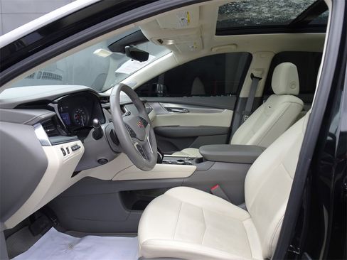 Used 2022 Cadillac XT5 Premium Luxury w/ Technology Package image 8