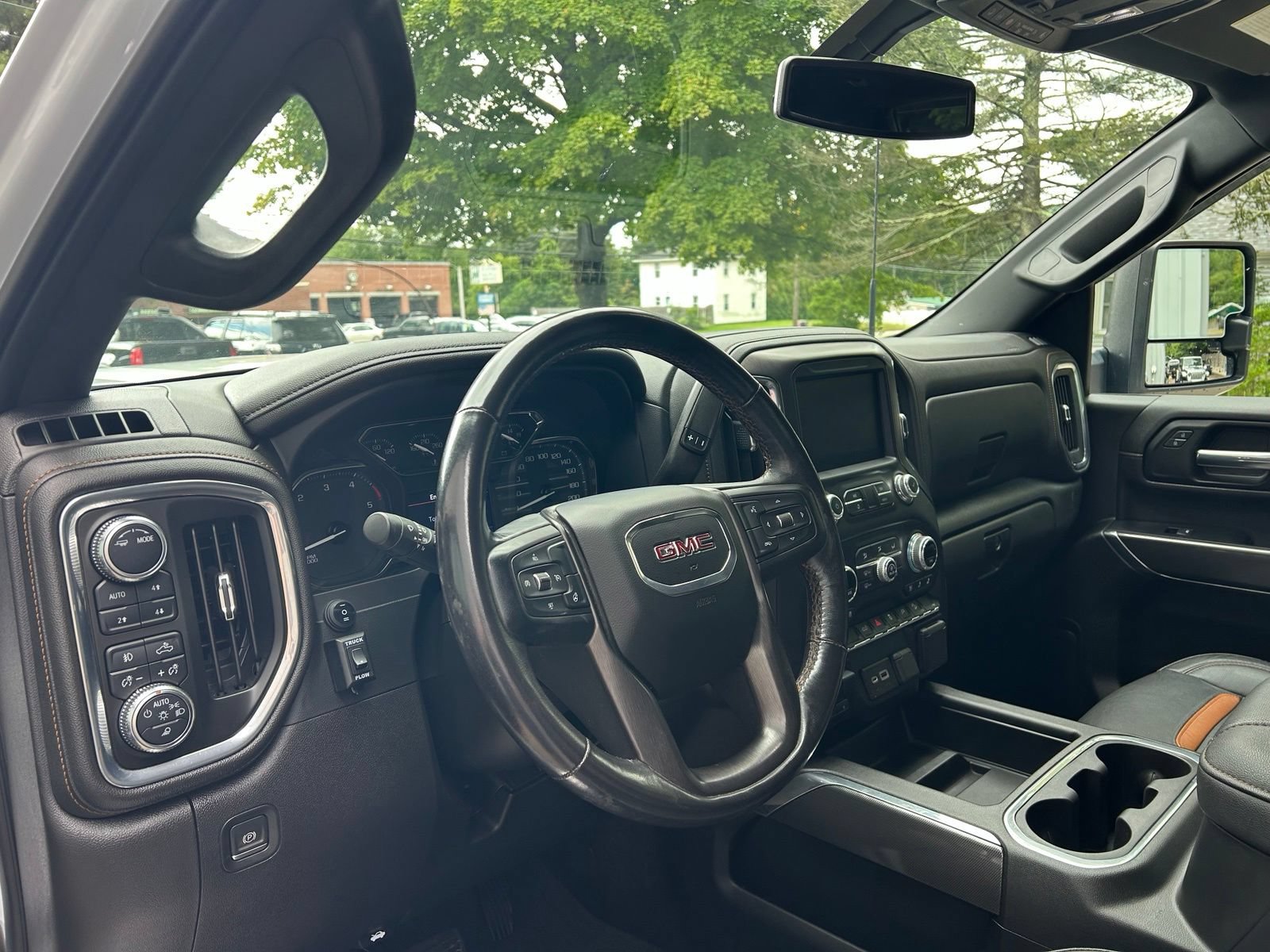 Used 2022 GMC Sierra 2500 AT4 w/ Gooseneck/5TH Wheel Package AWD/4WD image 11