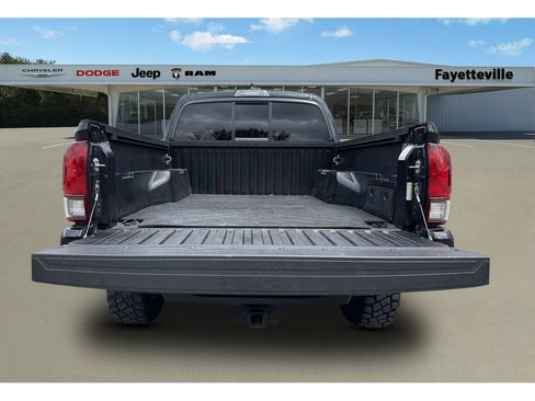 Used 2021 Toyota Tacoma SR AWD/4WD image 32