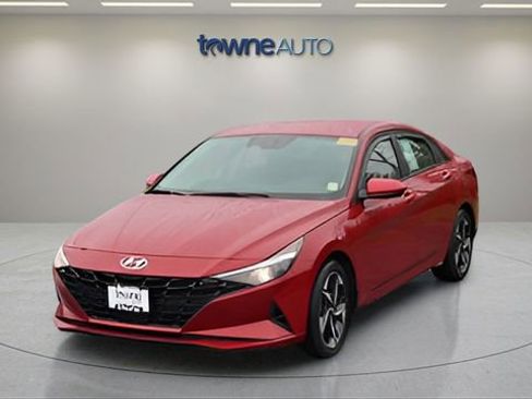 Used 2023 Hyundai Elantra SEL w/ Convenience Package FWD image 3