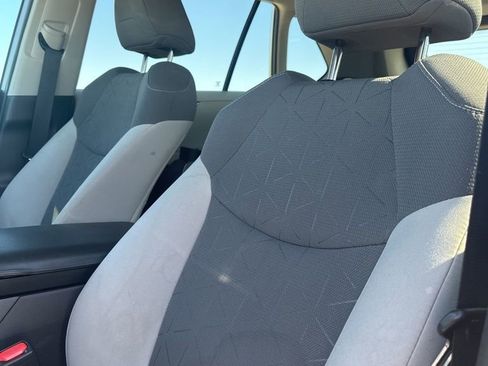 Used 2020 Toyota RAV4 XLE image 9