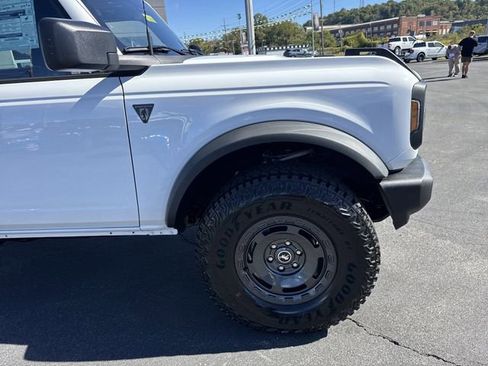 New 2025 Ford Bronco 2-Door w/ Sasquatch Package AWD/4WD image 2